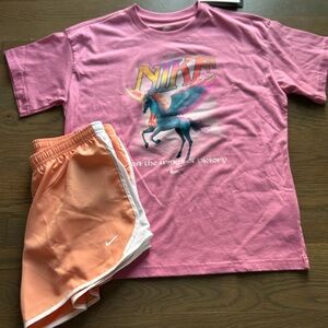 NWT Nike Girls Set size Large